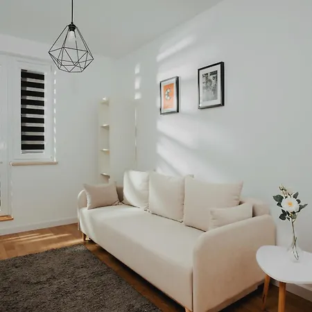 Apartment Tymienieckiego 16f *